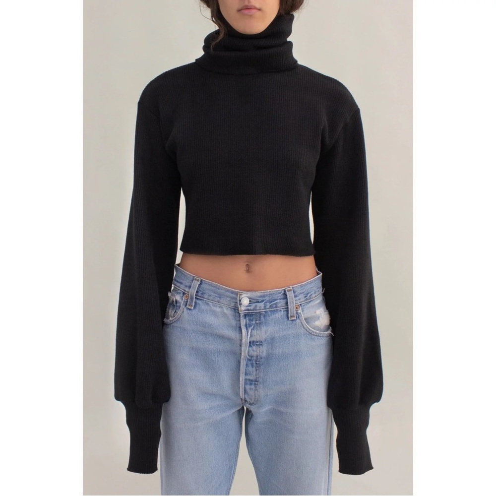 ORSEUND IRIS BLACK CROPPED CHUNKY TURTLENECK